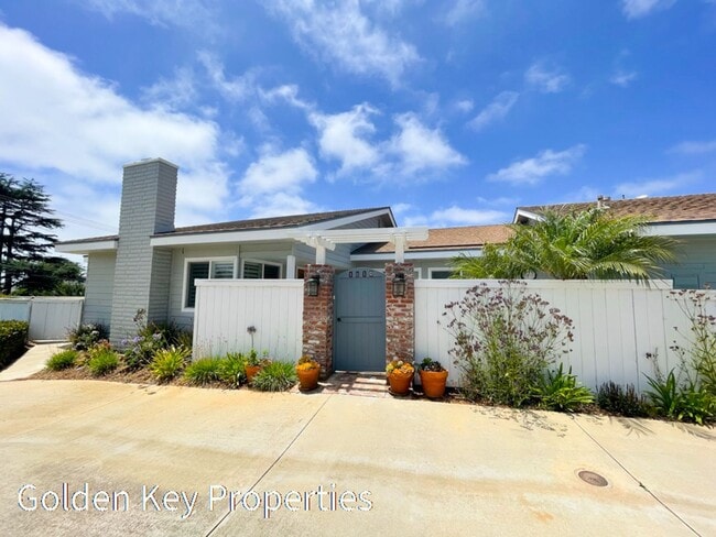 Building Photo - Beautiful ocean-view home located in the h...