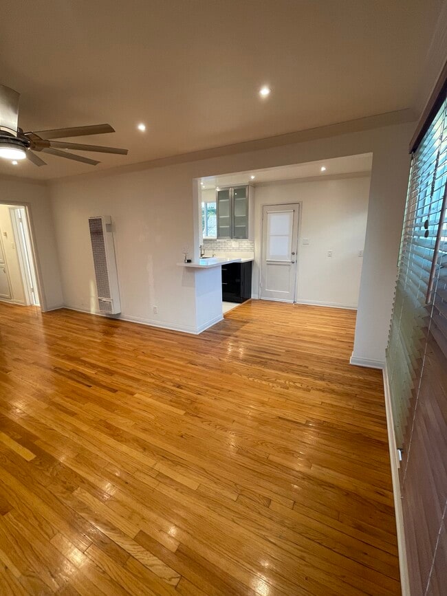 Photo - 5723 San Vicente Blvd Unit 1/2