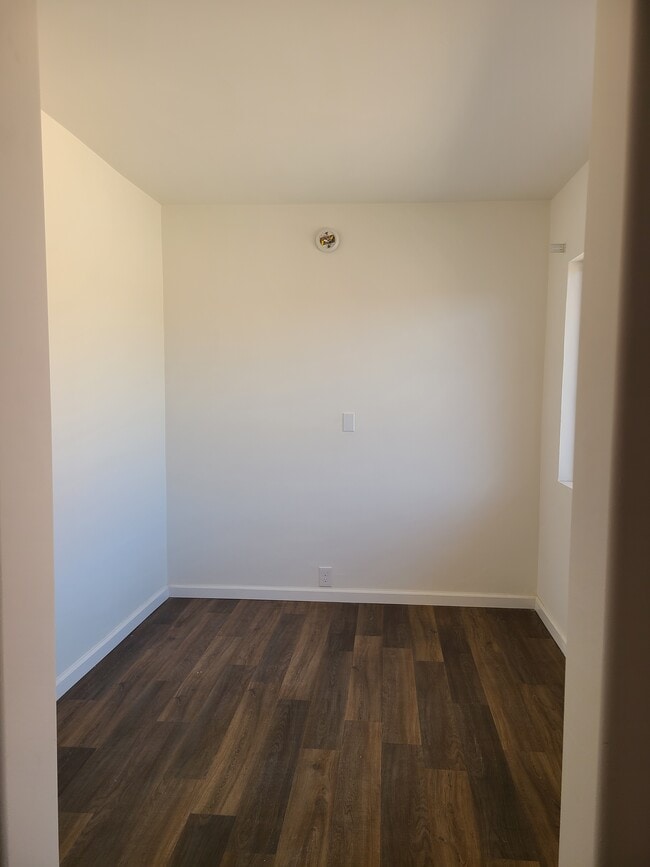 Photo - Islander Apartments