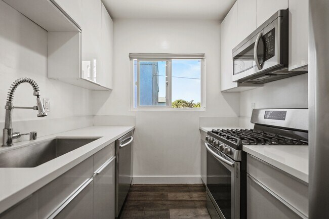 Photo - 1333 W 36th Pl Unit 6