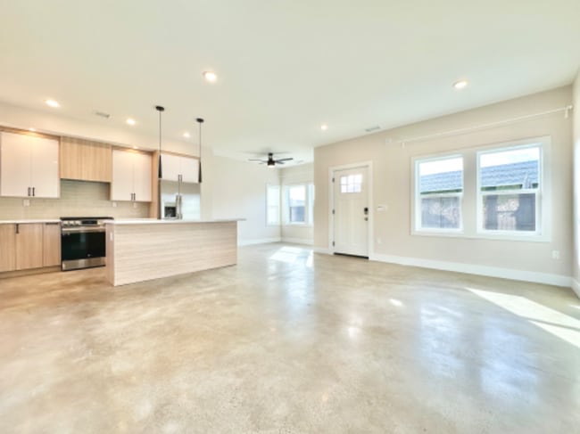 Photo - 2139 Judson St