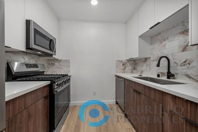 Building Photo - 4669 34th St Unit 5