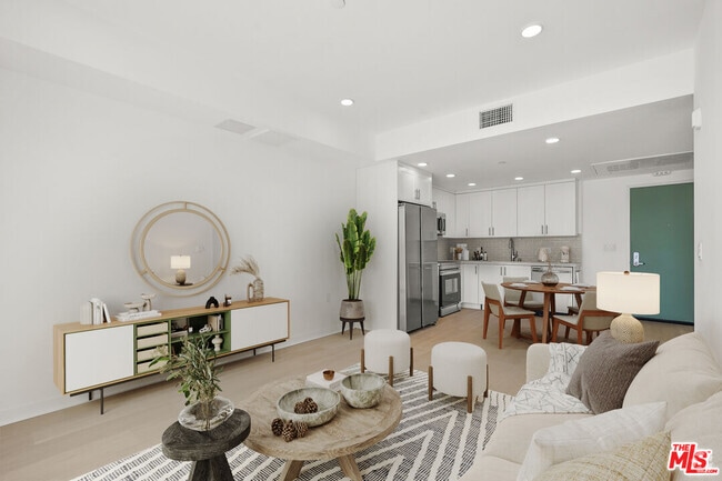 Building Photo - 3977 Beverly Blvd Unit 111 Rental