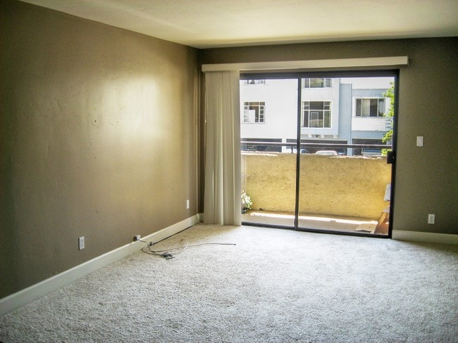 Photo - 10982 Roebling Ave Unit 304