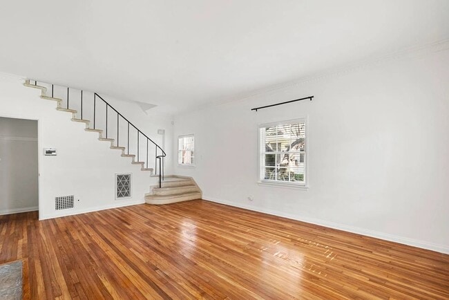 Building Photo - 426 N Maple Dr