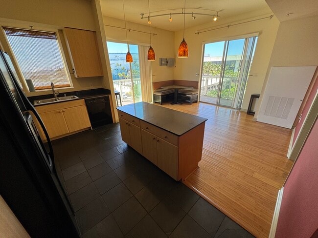 Building Photo - 488 E Ocean Blvd Unit 417