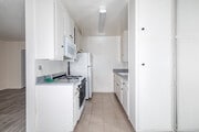 1BR, 1BA - 700SF - Kitchen - Fuller Apartments