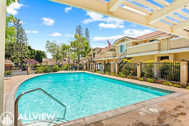 Photo - Updated 2 Bed, 1.5 Bath Condo in Gated Crosspointe Village