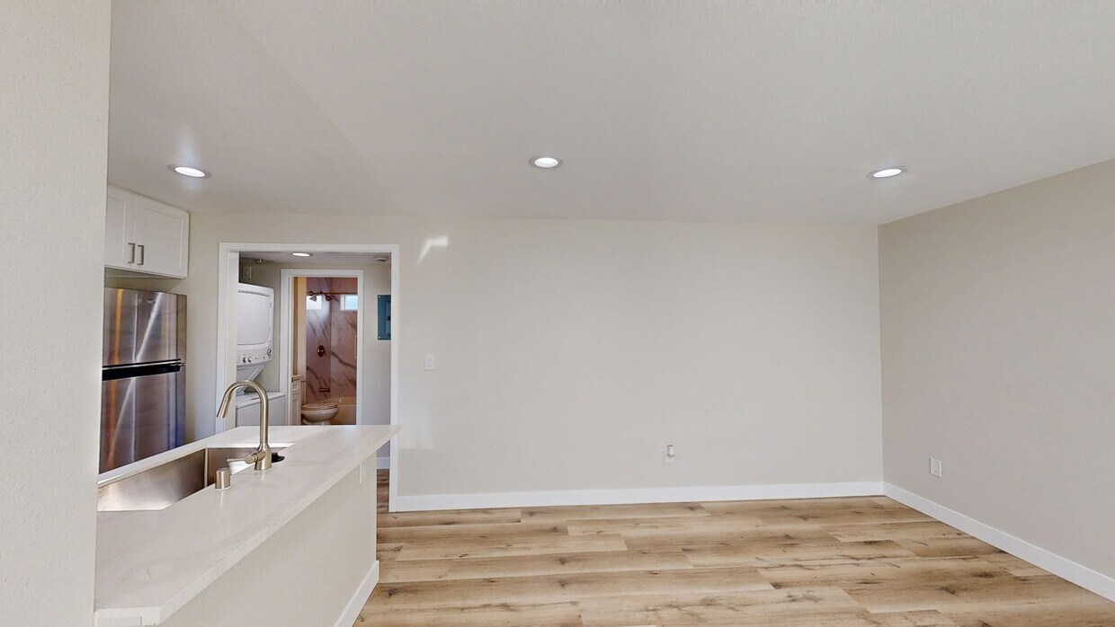 3D Tour - Charle Square Apartments