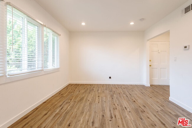 Photo - 1812 W Glenoaks Blvd Unit D