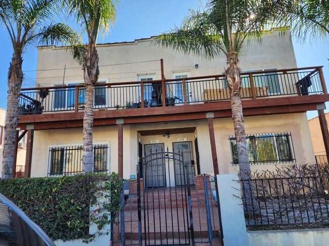 Photo - 1344 Bronson Ave Apartment