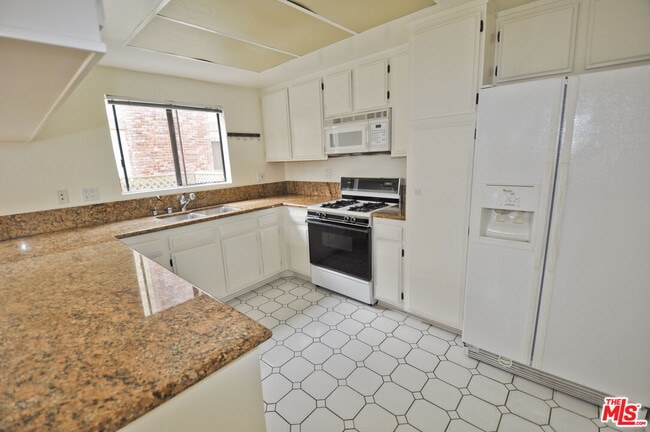 Photo - 4063 La Salle Ave Unit 102
