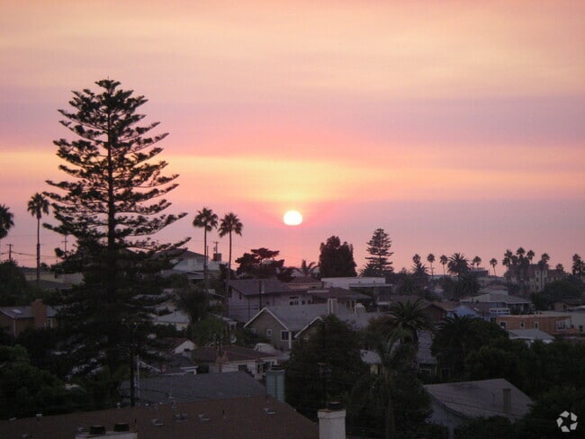 Building Photo - Upper Unit with Ocean View In OB - Complet... Rental