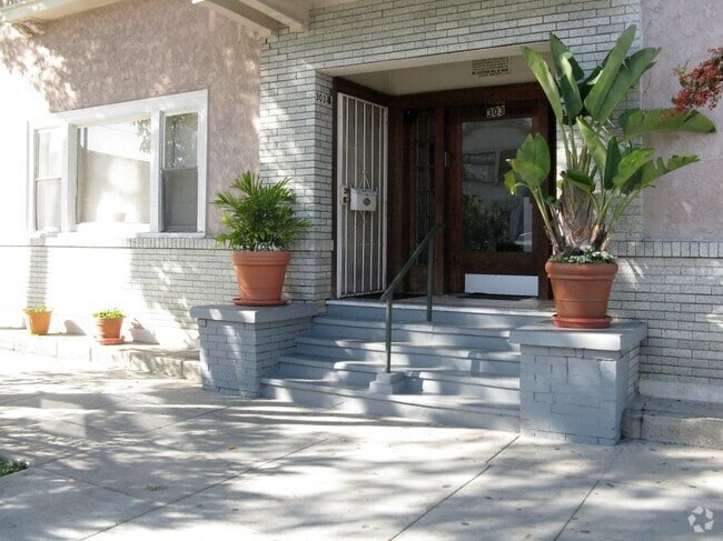 Building Photo - 303 W 4th St Rental