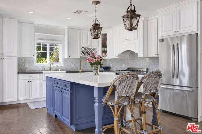 Photo - 4621 Allott Ave