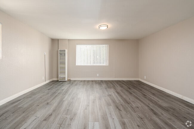 1BR, 1BA - 896SF - Living Room - 443-447 1/2 Ulysses St.