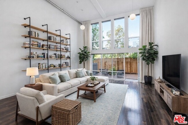 Building Photo - 4215 Glencoe Ave Unit 130