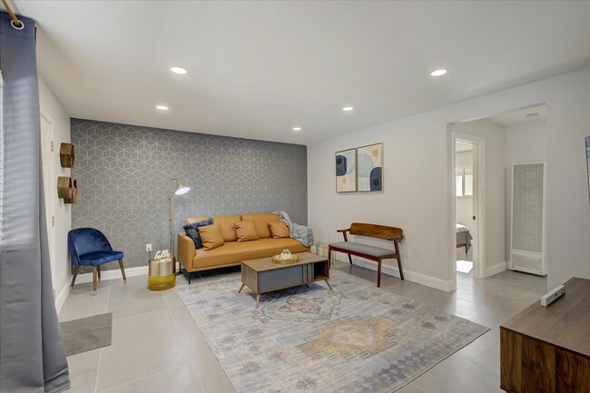 Photo - 16562 Regina Cir