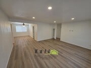Photo - 910 Saturn Blvd