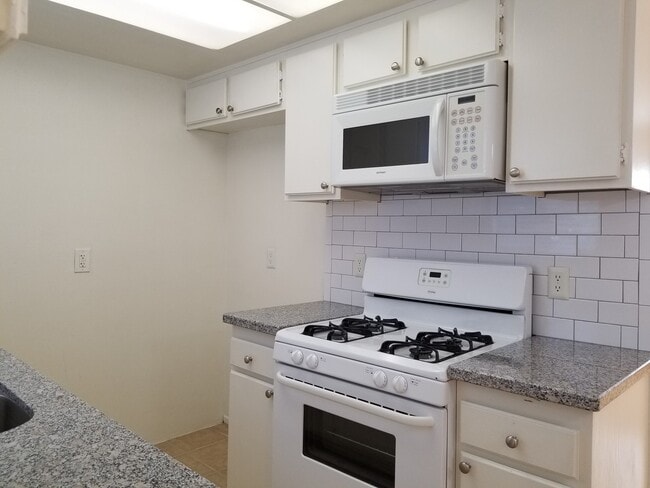 Photo - 12338 Oxnard St Unit 106