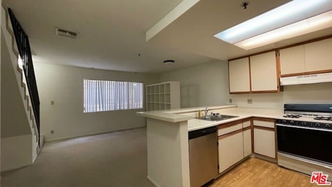 Photo - 420 S Harvard Blvd Unit 103