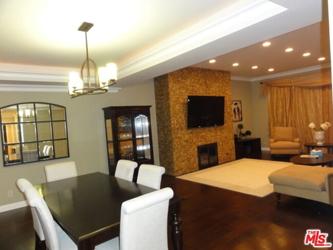 Building Photo - 1880 Veteran Ave Unit 107