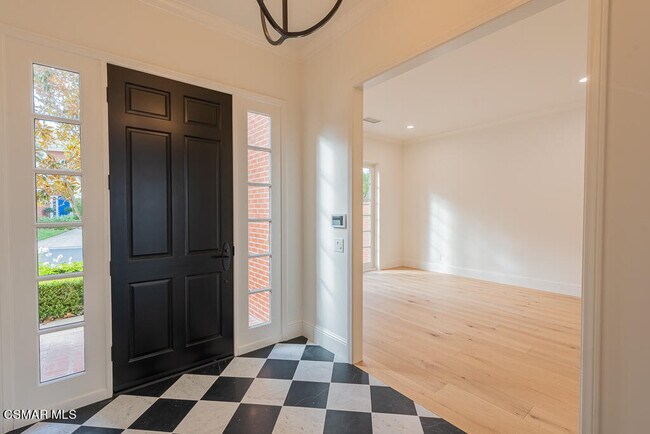 Photo - 2390 Crombie Ct