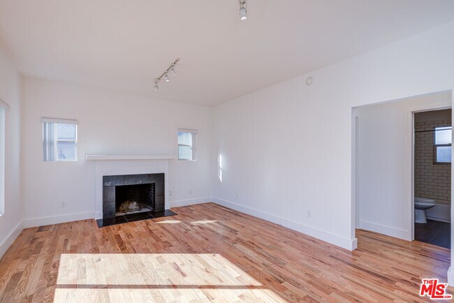 Photo - 3216 Bellevue Ave