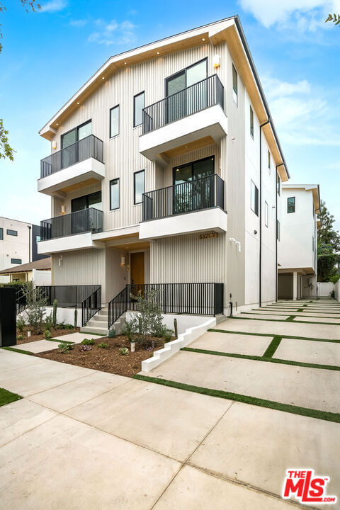 Building Photo - 5321 Ben Ave Unit 1