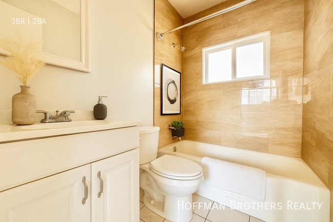 Photo - 5419 Harold Way Unit 5