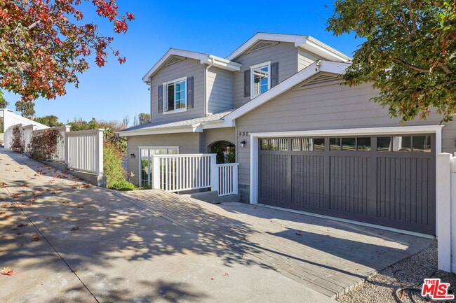 Photo - 832 Las Lomas Ave