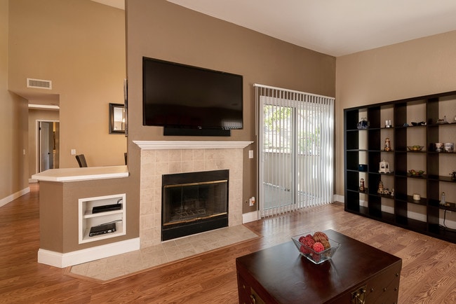 Building Photo - 5265 Box Canyon Ct Unit G