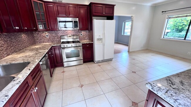 Photo - 15061 Sherman Way