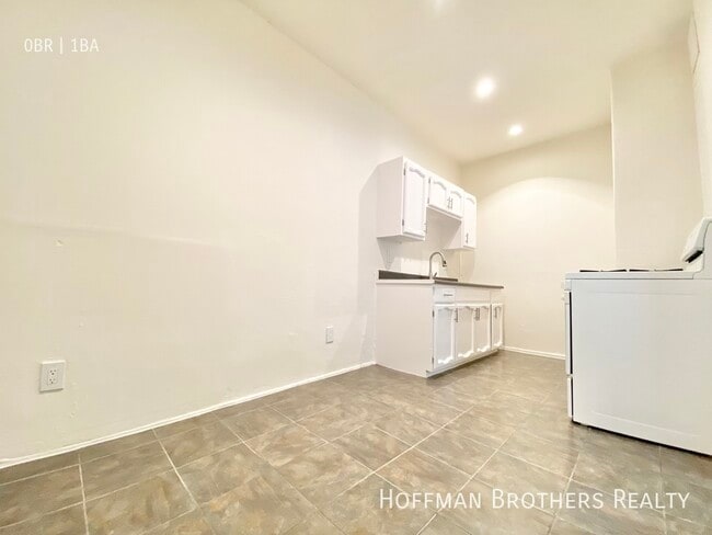 Building Photo - 1516 S Wilton Pl