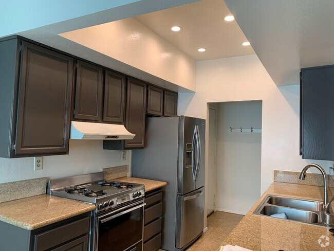 Building Photo - 14607 Erwin St Unit 215 Rental