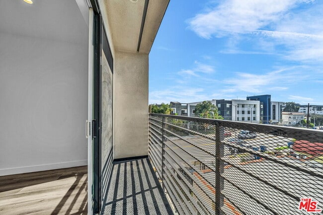 Photo - 667 N Wilton Pl Unit 307