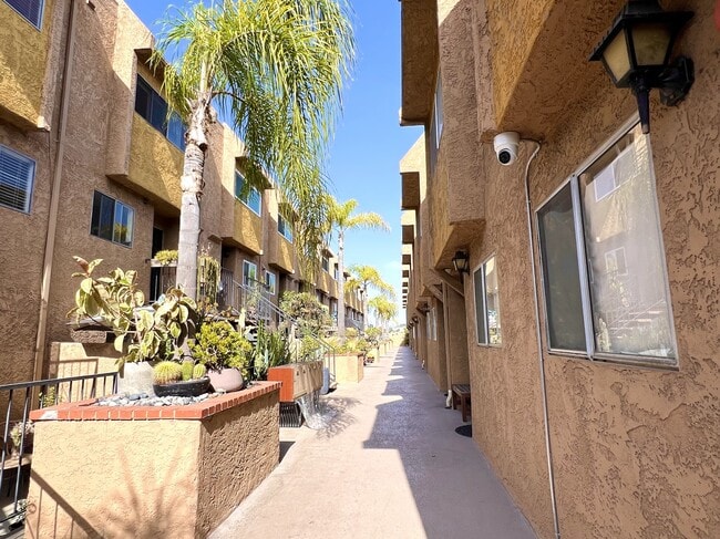 Courtyard view - 1890 S Cochran Ave Unit 1890 S Cochran Ave Apt 13