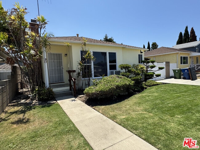 Building Photo - 12856 Walsh Ave Rental