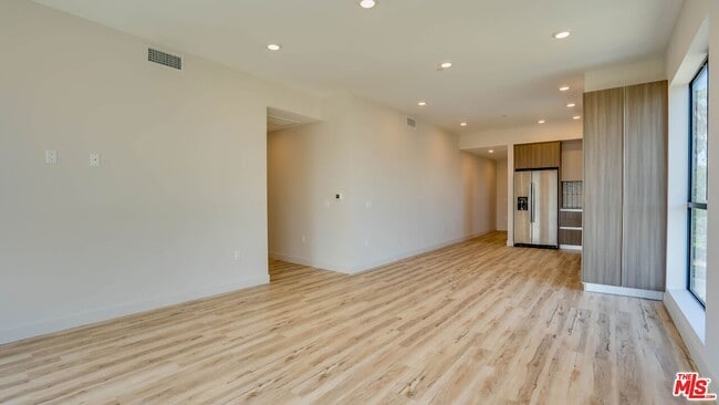 Photo - 1540 S Hayworth Ave Unit 203
