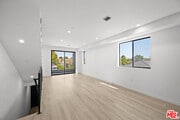 Photo - 2123 Cloverdale Ave