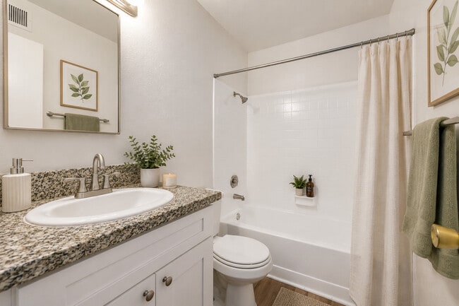 Photo - Falcon Pointe Apartments