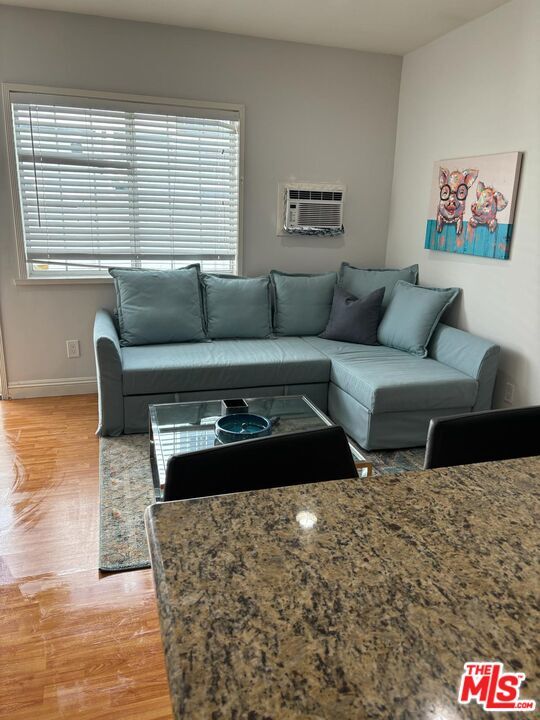 Photo - 11601 Moorpark St