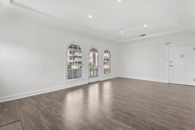 Photo - 128 N Hamilton Dr Unit 128.5