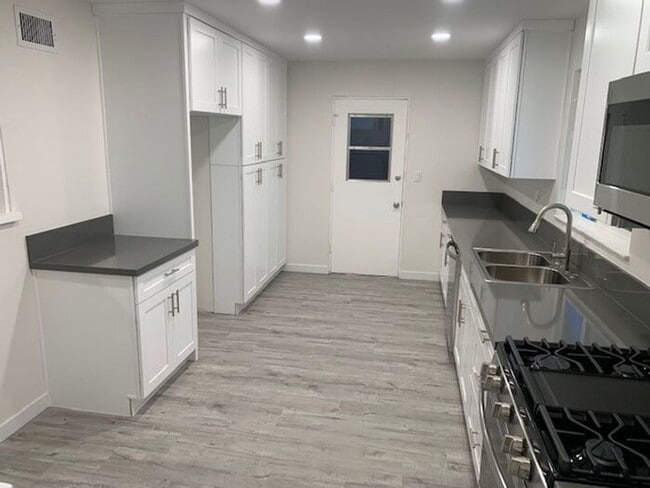 Building Photo - FANTASTIC 4BD 2BA HOUSE FOR LEASE ON CUL D...