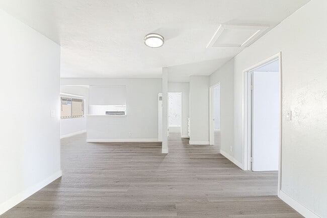 Photo - 811 Gardenia Ave Unit 06