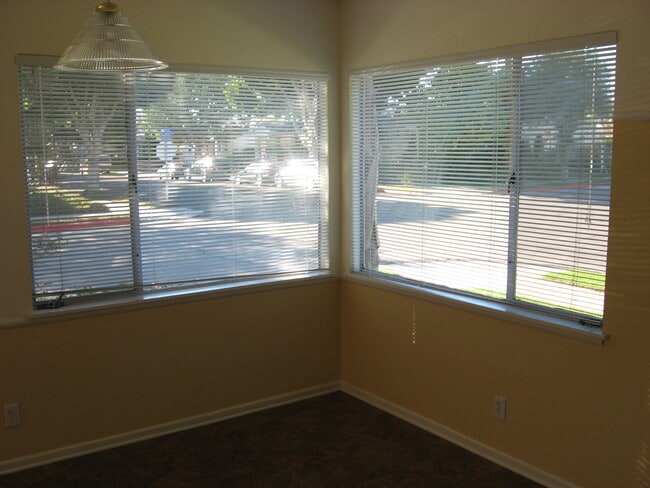 Photo - 1802 Oak St Unit 3