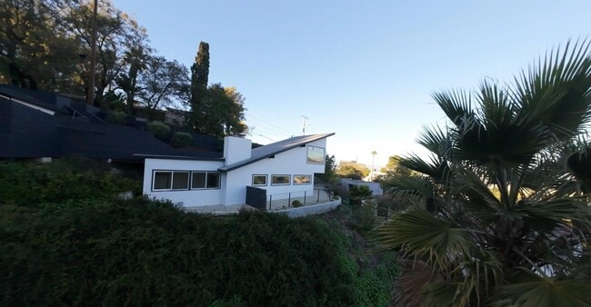 Building Photo - 3546 Multiview Dr