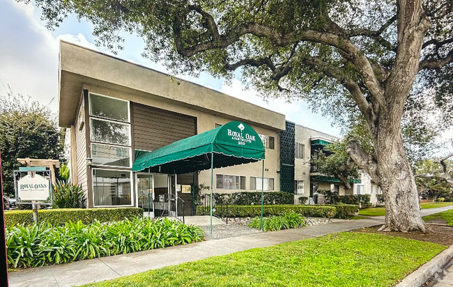 Building Photo - 220 E Live Oak St Unit 3 Rental