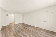Photo - 714 W Knoll Dr Unit 04