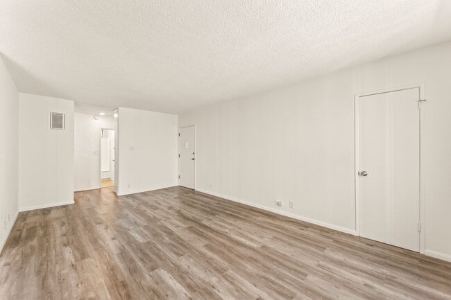 Photo - 714 W Knoll Dr Unit 04